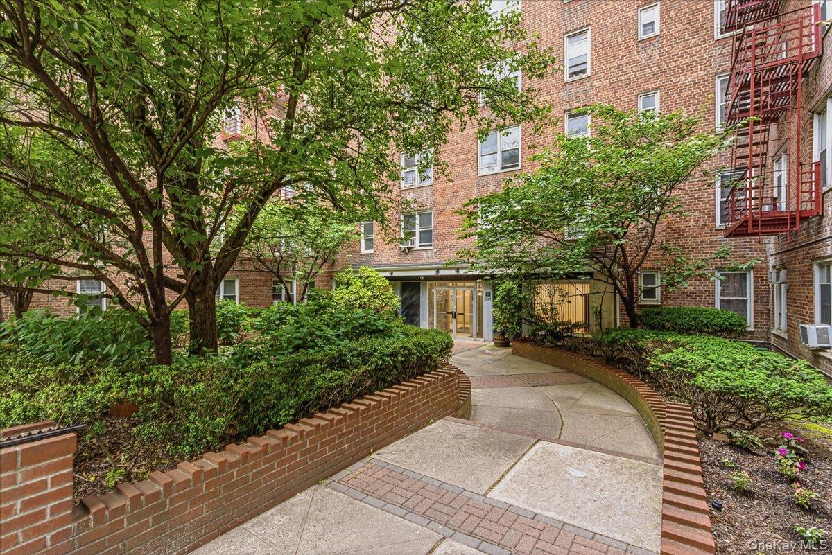 62-59 108th Street 4C — photo