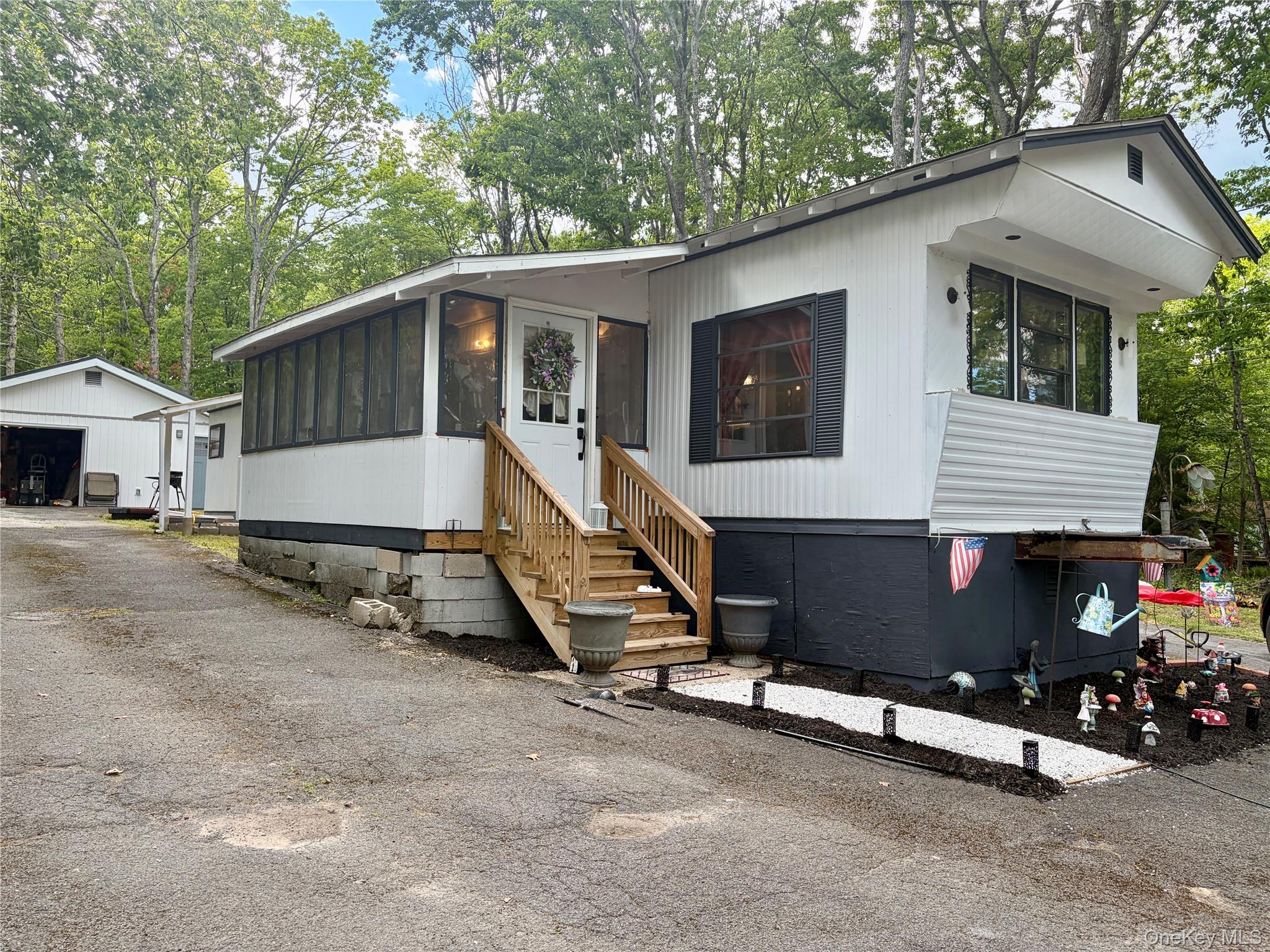 85 Delaware Trail — photo