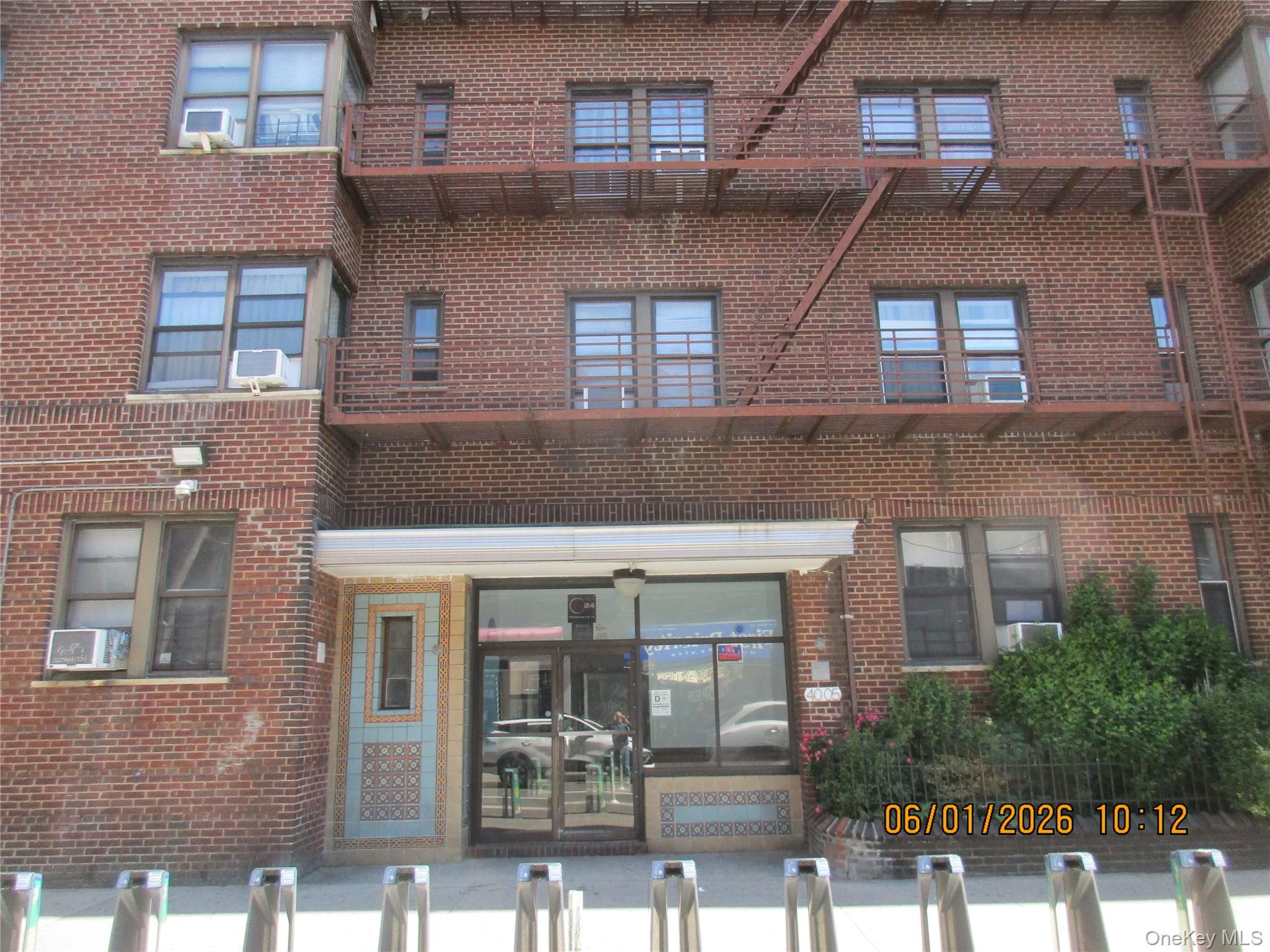 40-05 Ithaca Street 4M — photo