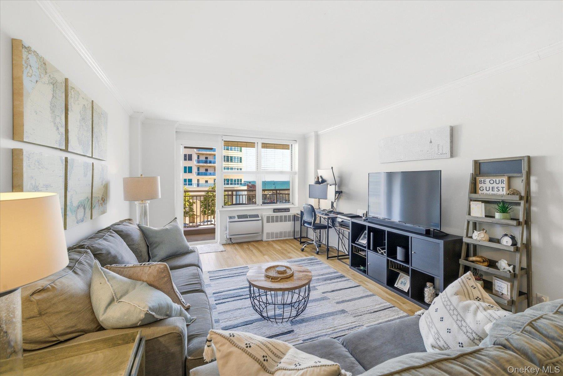 410 E Broadway 4C — photo
