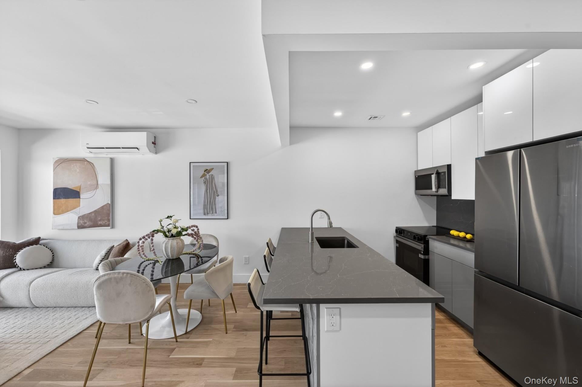 31-65 14th Street 2R — photo