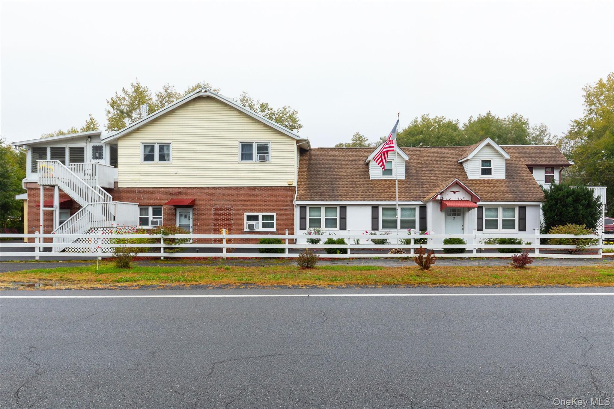 1030 Route 199 — photo