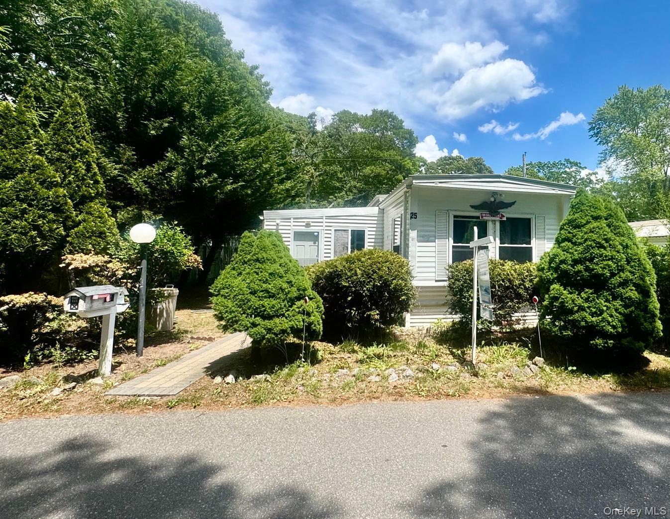 620 #25 Montauk Highway 25 — photo