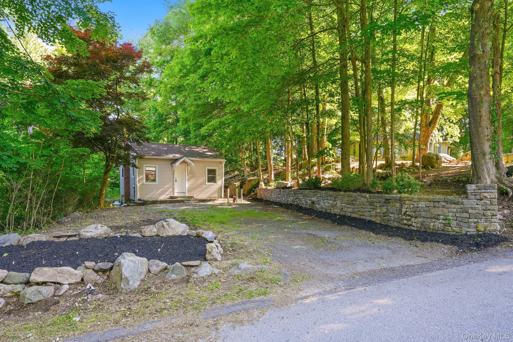 32 Lacona Drive — photo