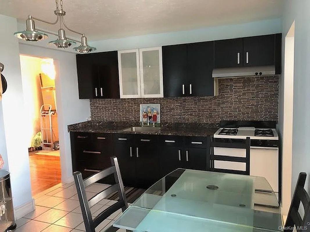 3080 Voorhies Avenue 5K — photo