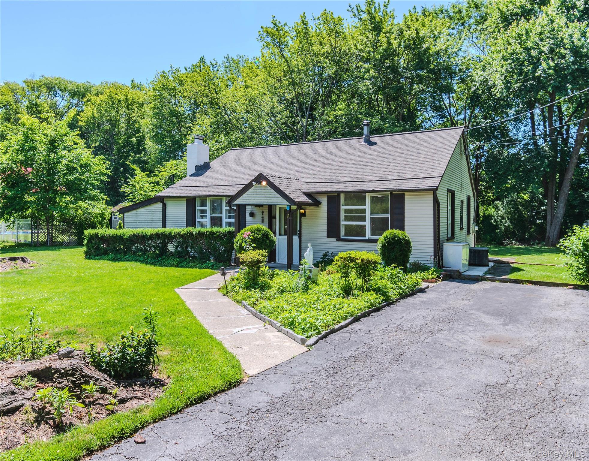 15 Maple Drive — photo