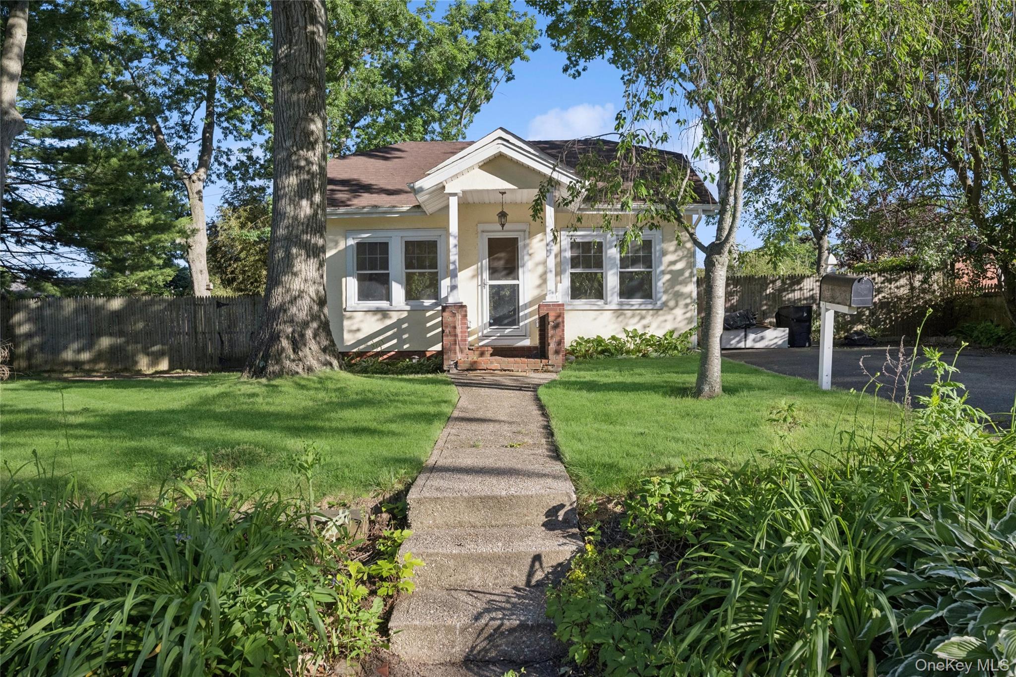 36 Lakeview Court — photo