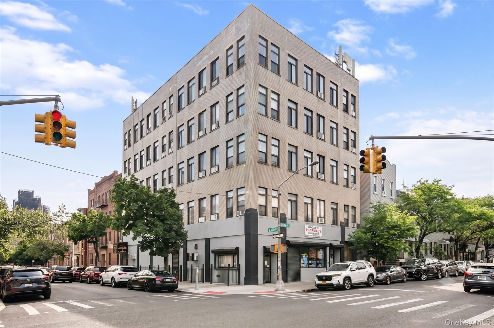 714 Seneca Avenue 504 — photo