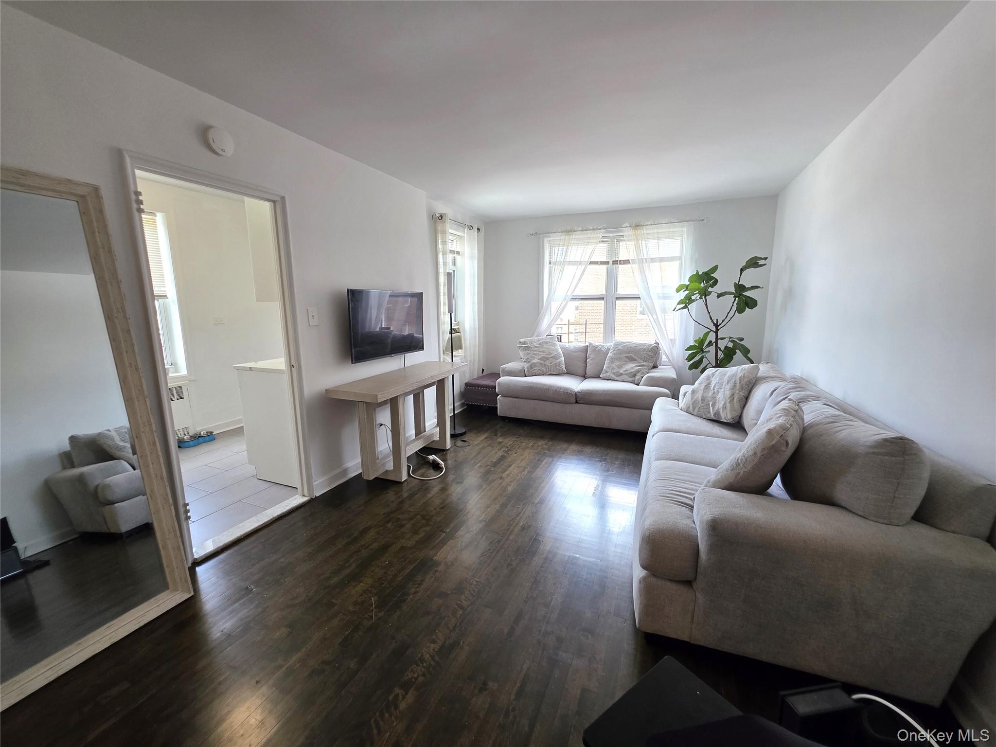 33-15 81st Street 5D — photo