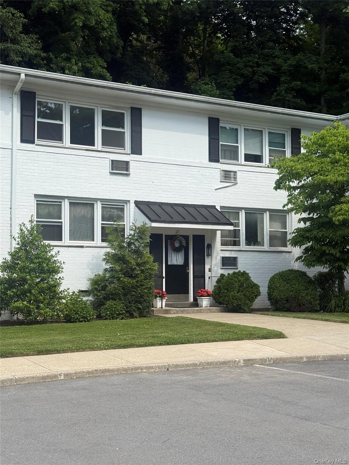 27 Avon Circle D — photo