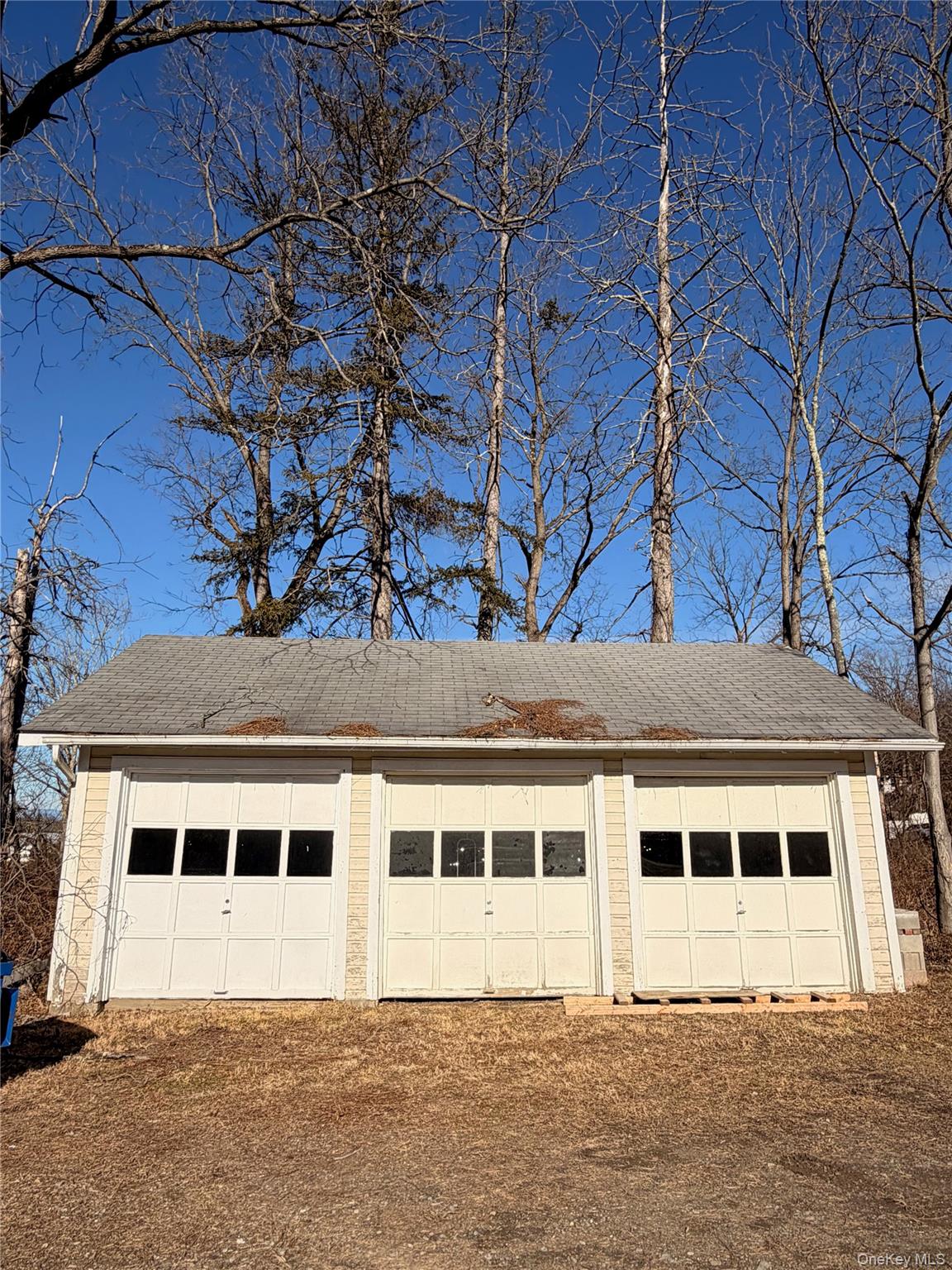 67 Old Albany Post Road Garage — photo