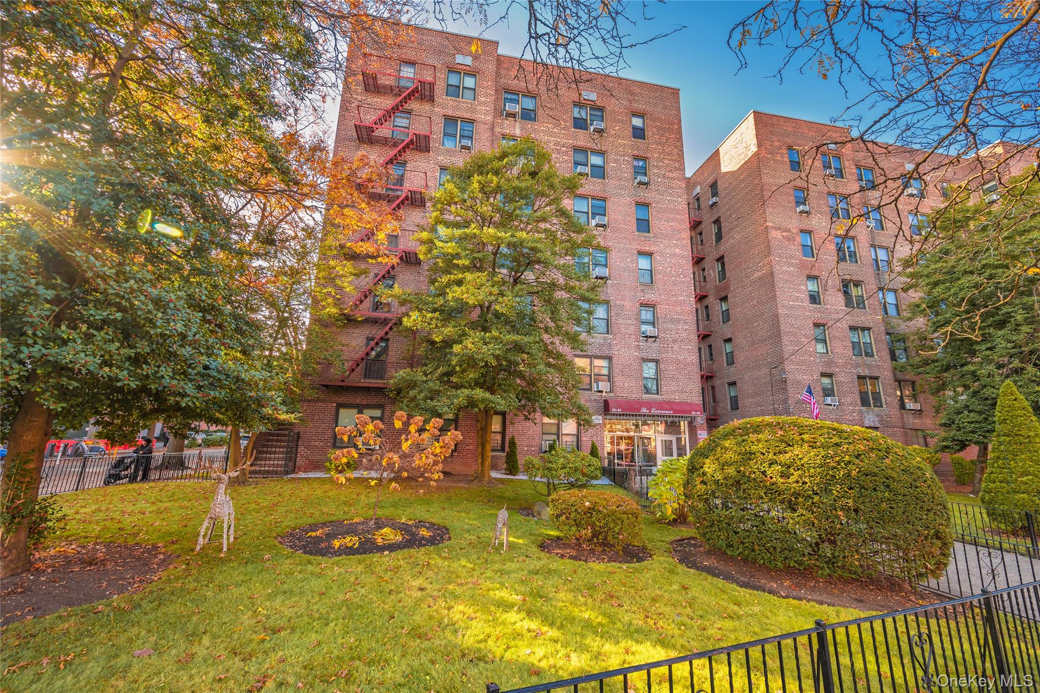 33-44 Junction Boulevard 2V — photo