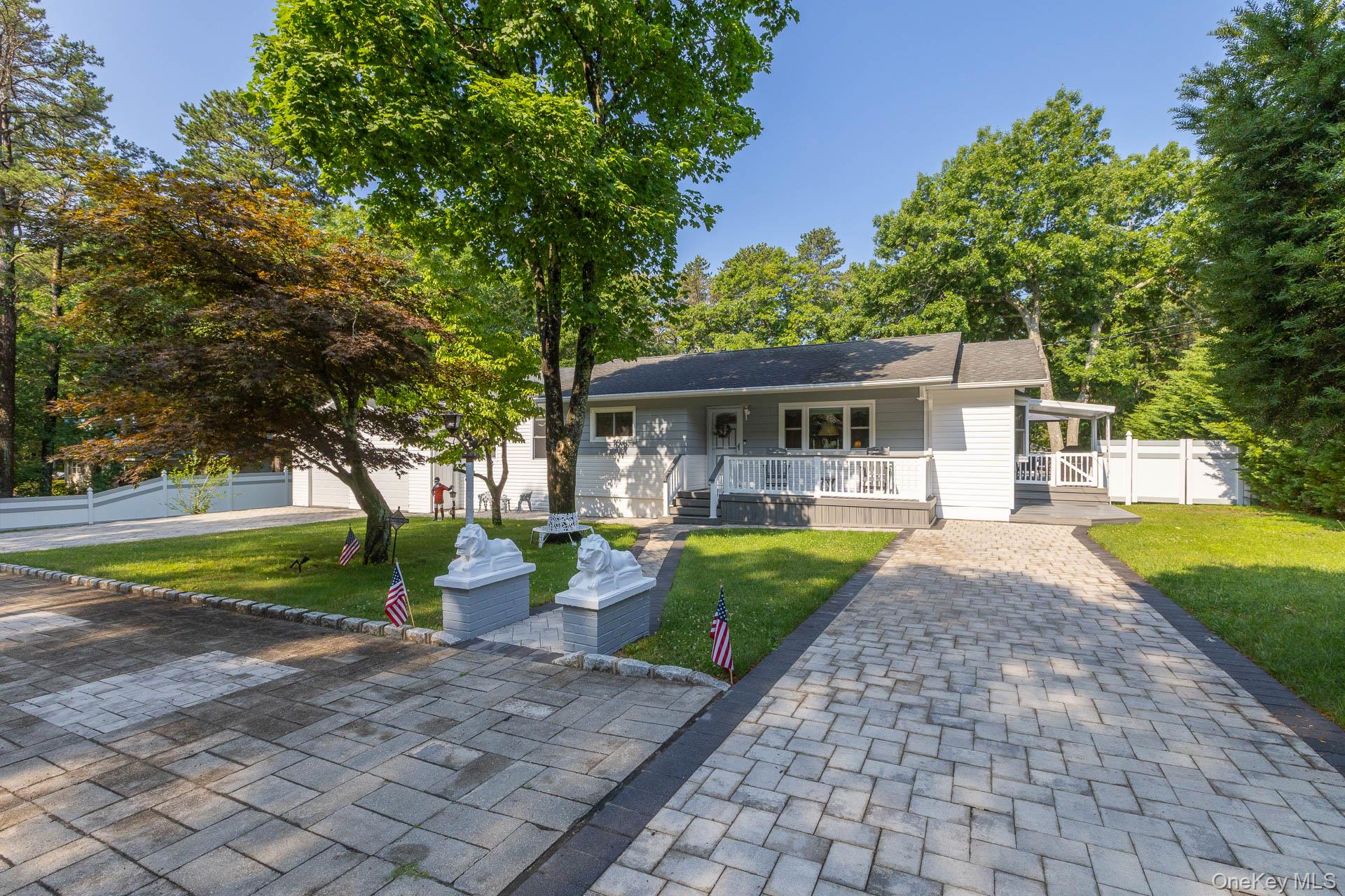 276 Parkway Drive — photo