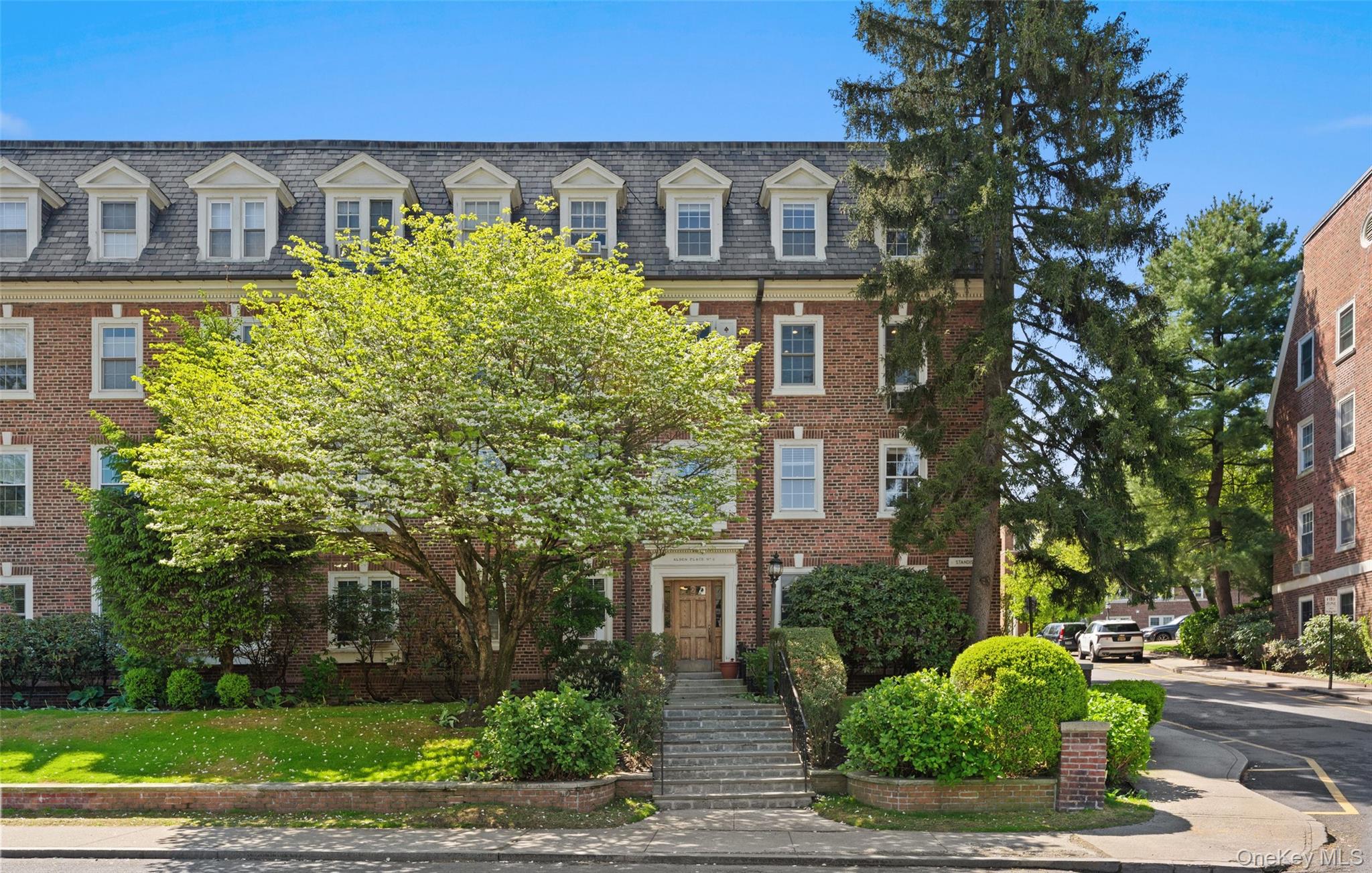 2 Alden Place 4D — photo