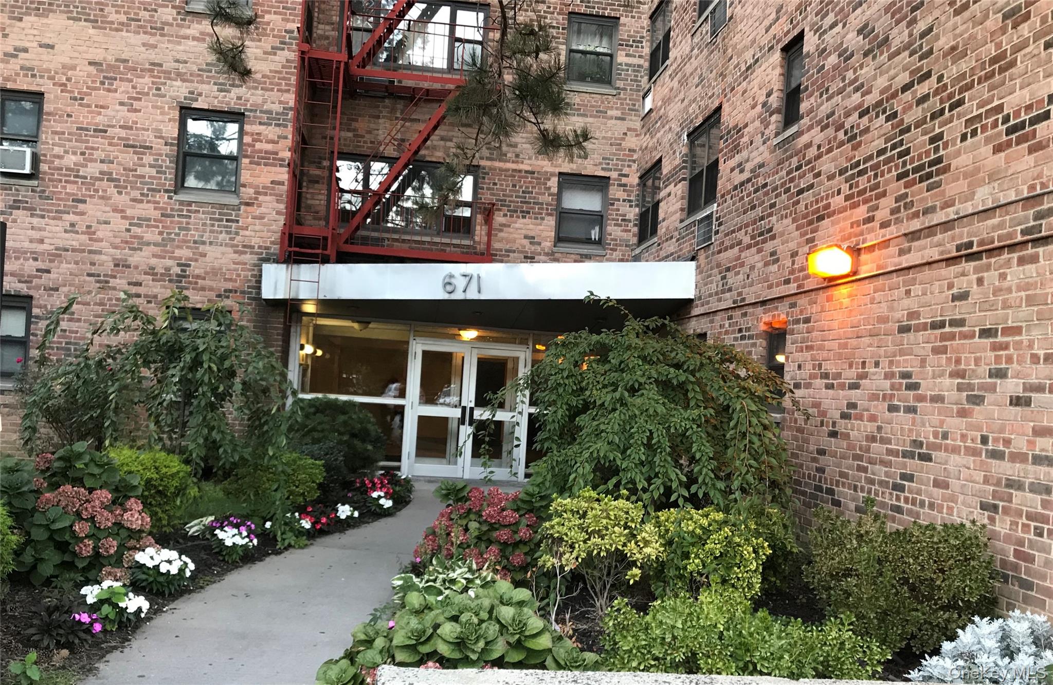 671 Bronx River Road 6G — photo