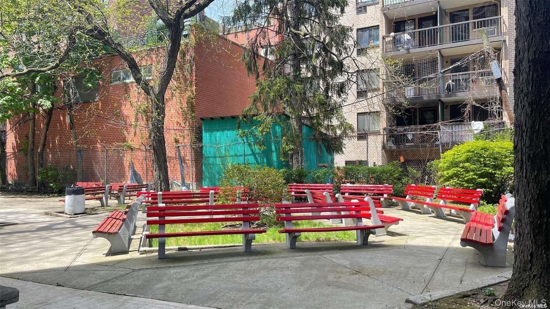 142-05 Roosevelt Avenue 721 — photo