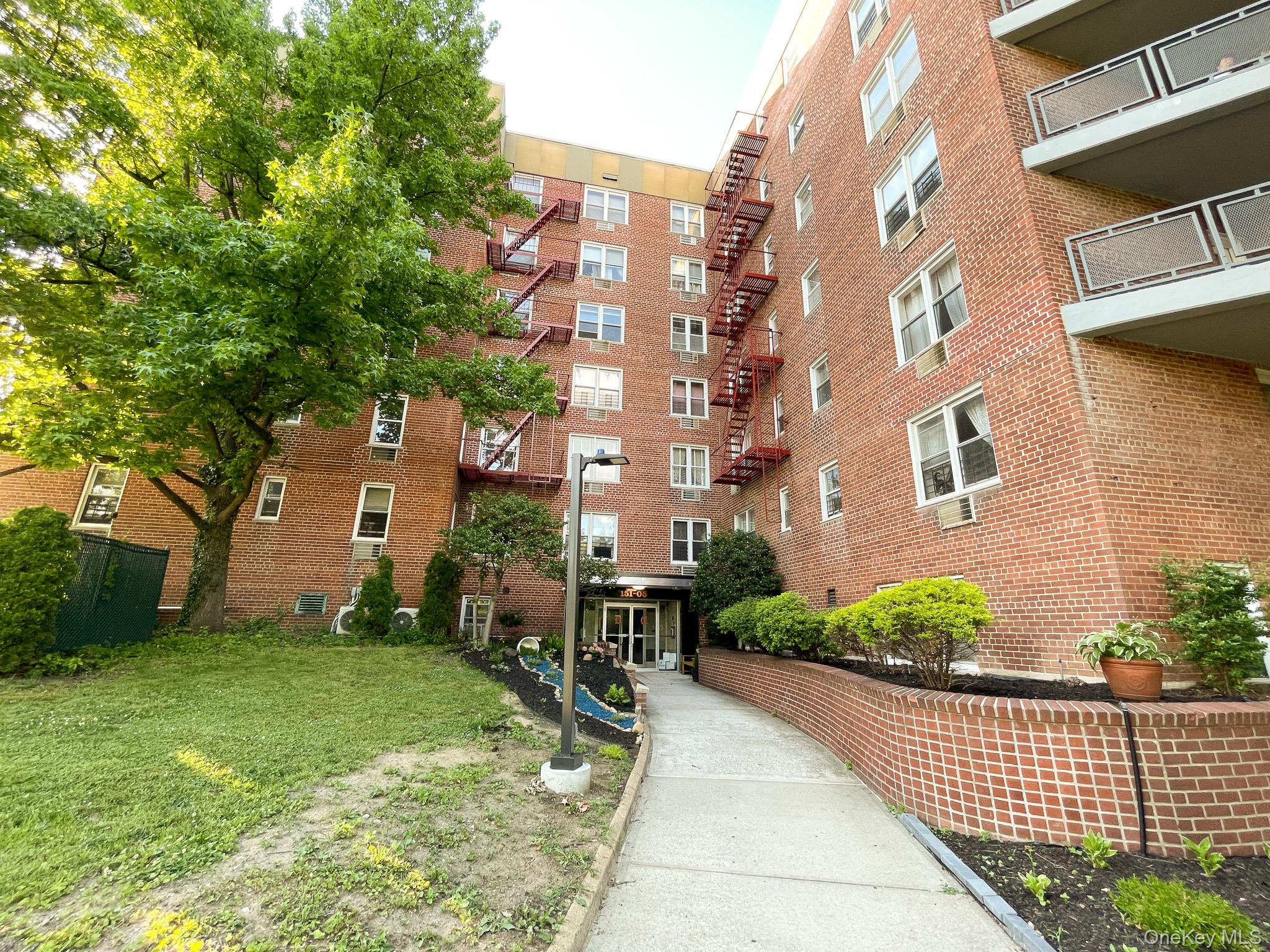 15105 Cross Island Parkway 2C — photo