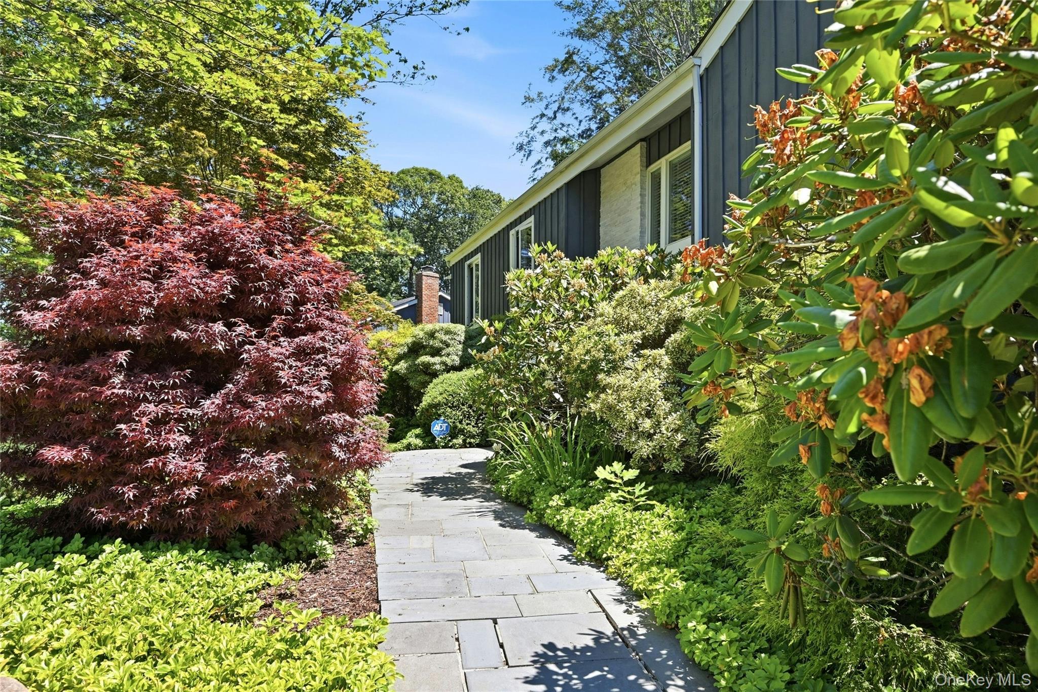 95 Linda Lane W — photo
