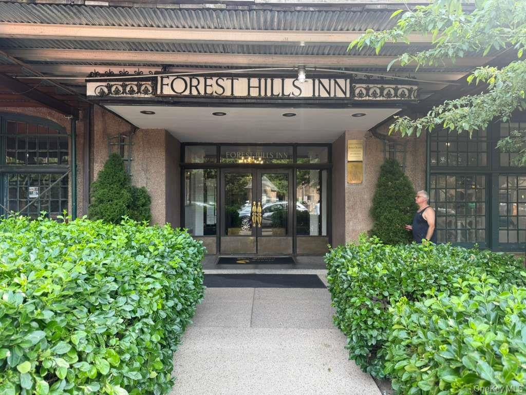 1 Station Square 411 — photo