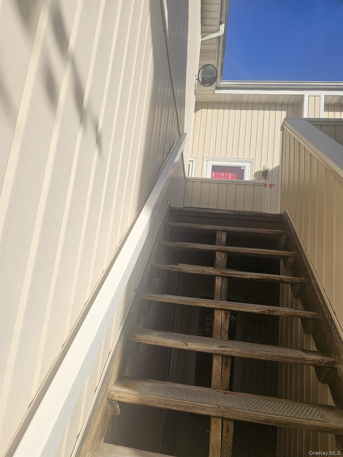 35 Anchor F — photo