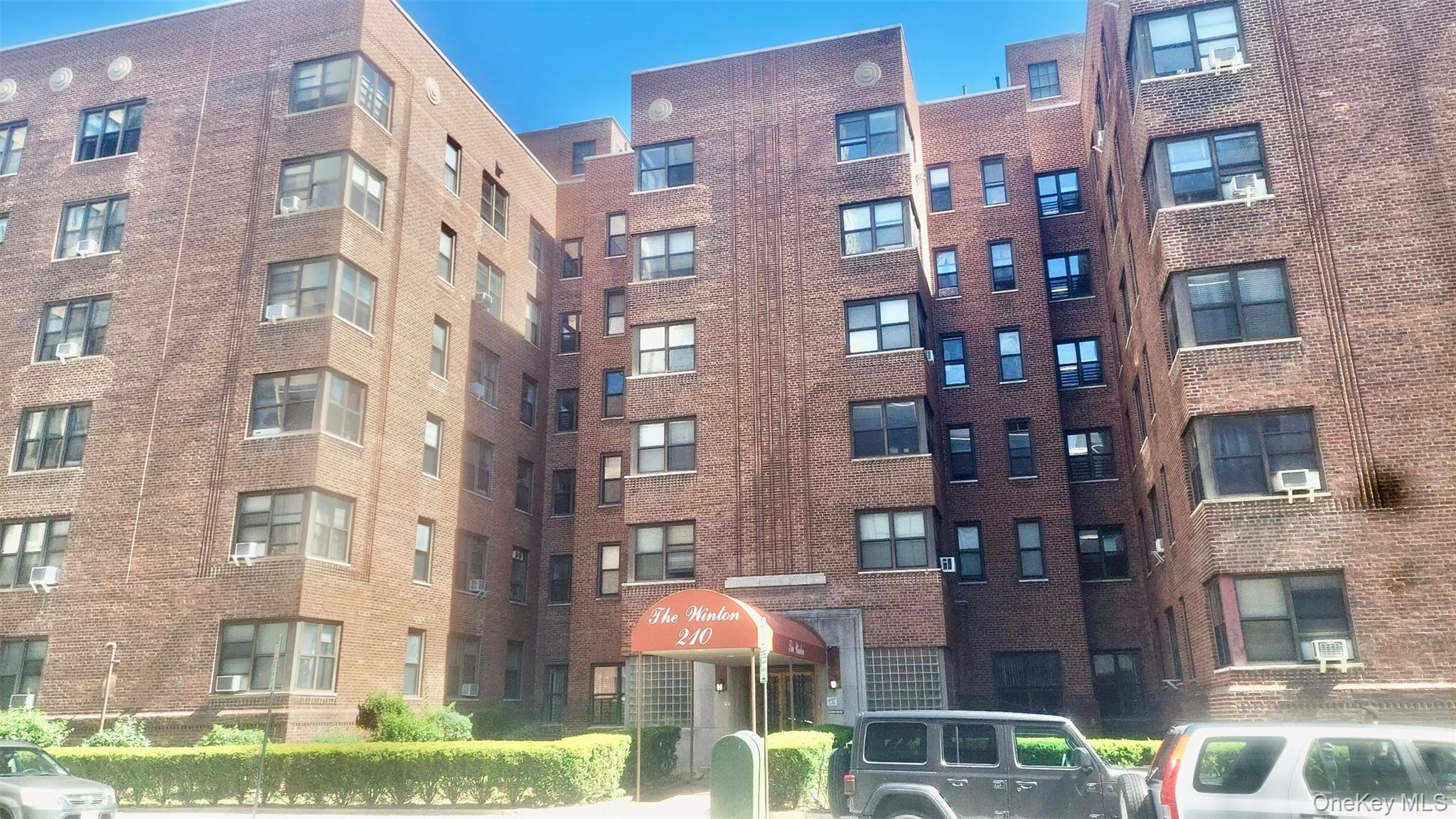 210 Martine Avenue 6L — photo