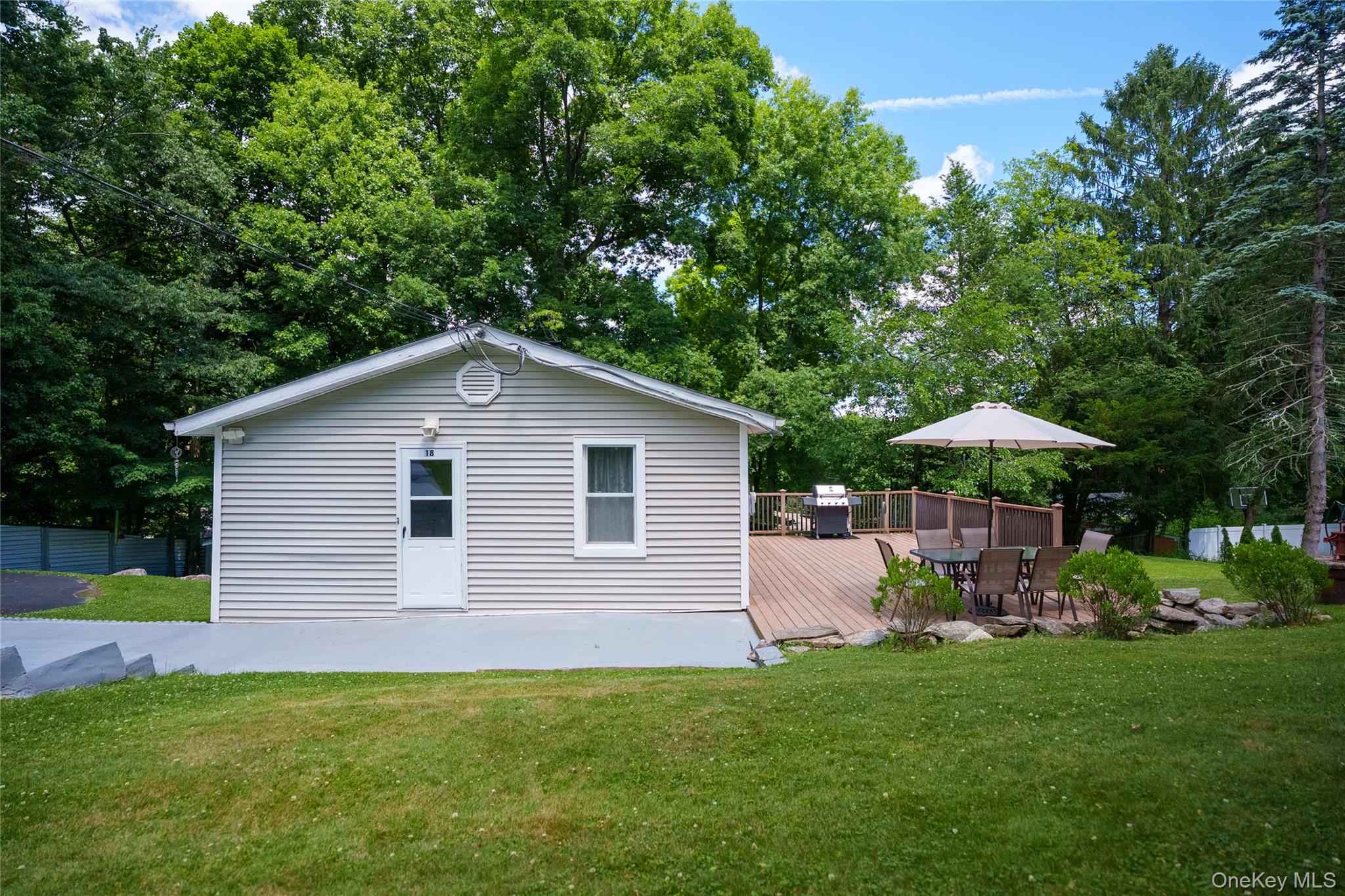 18 Worthington Drive W — photo