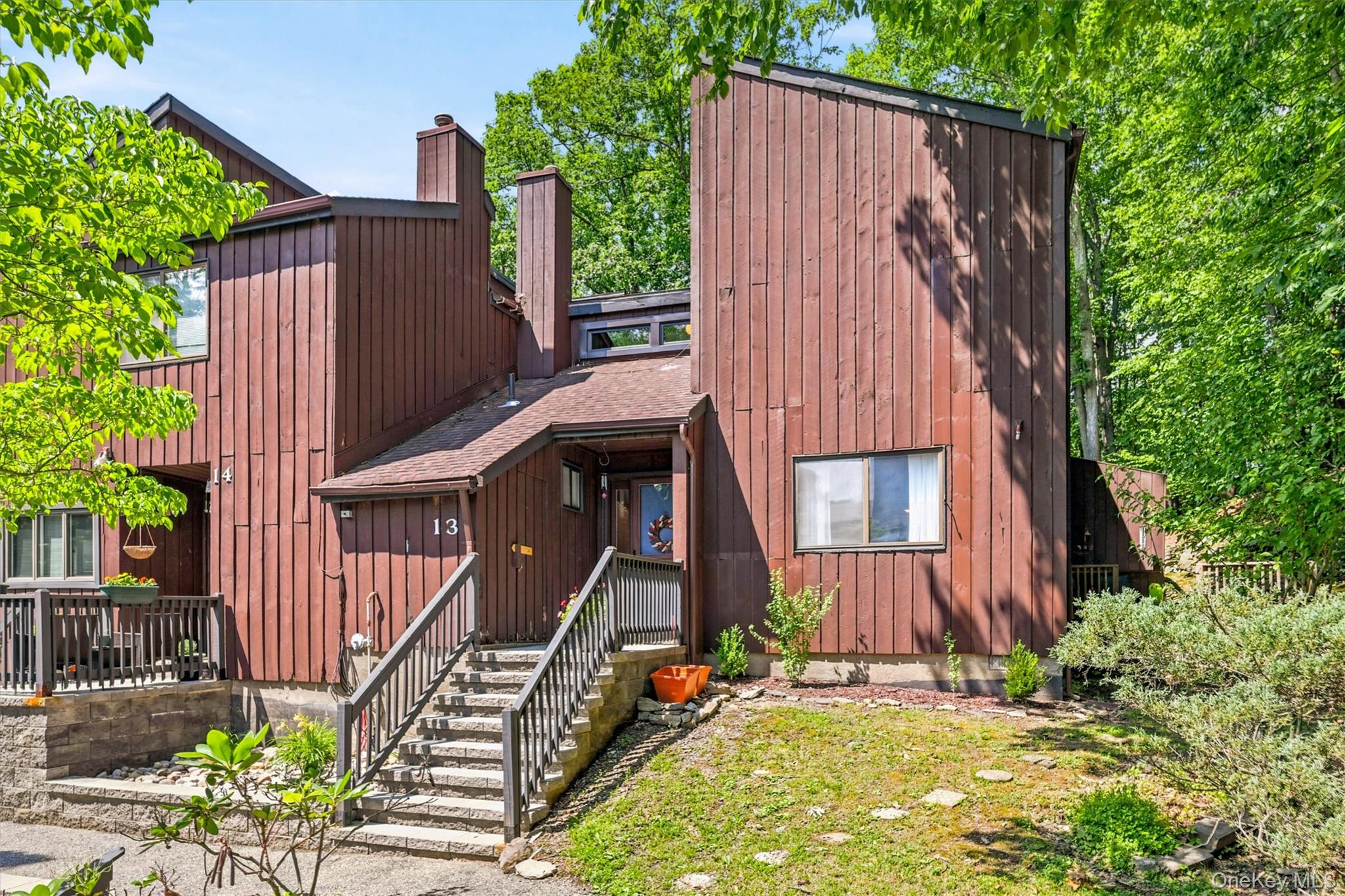 13 Redwood Drive — photo
