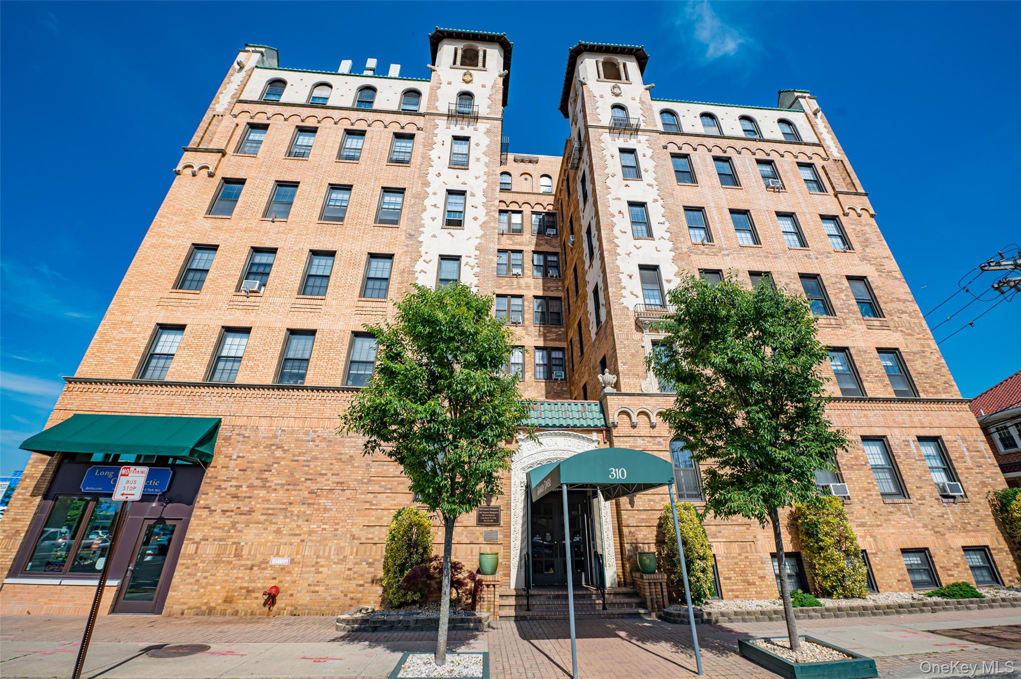 310 Riverside Boulevard 3I — photo