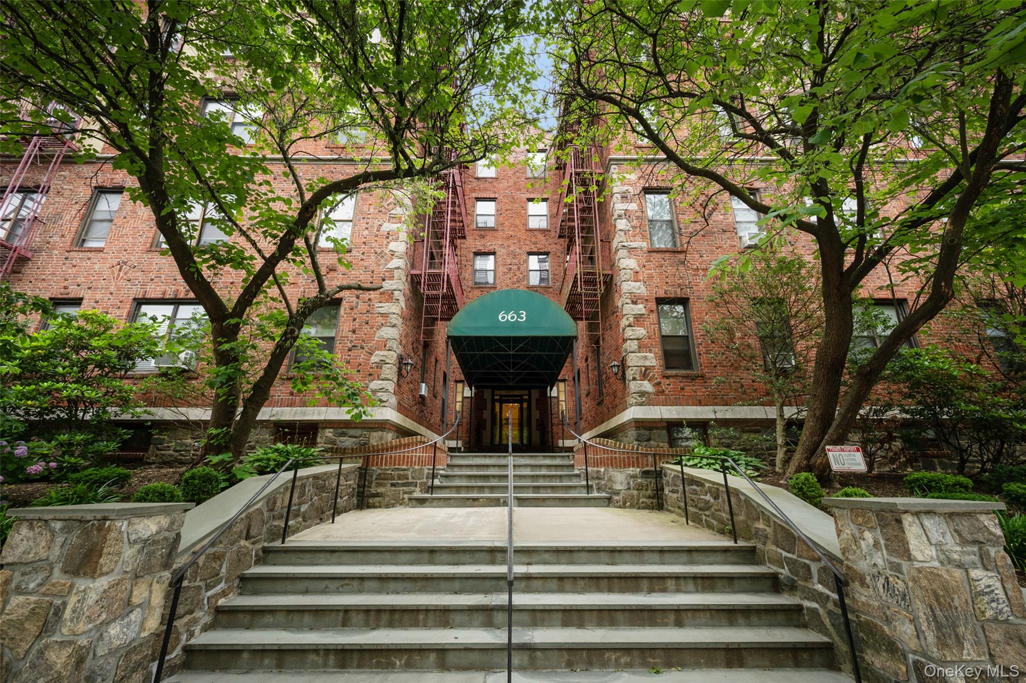 663 Locust Street 5D — photo