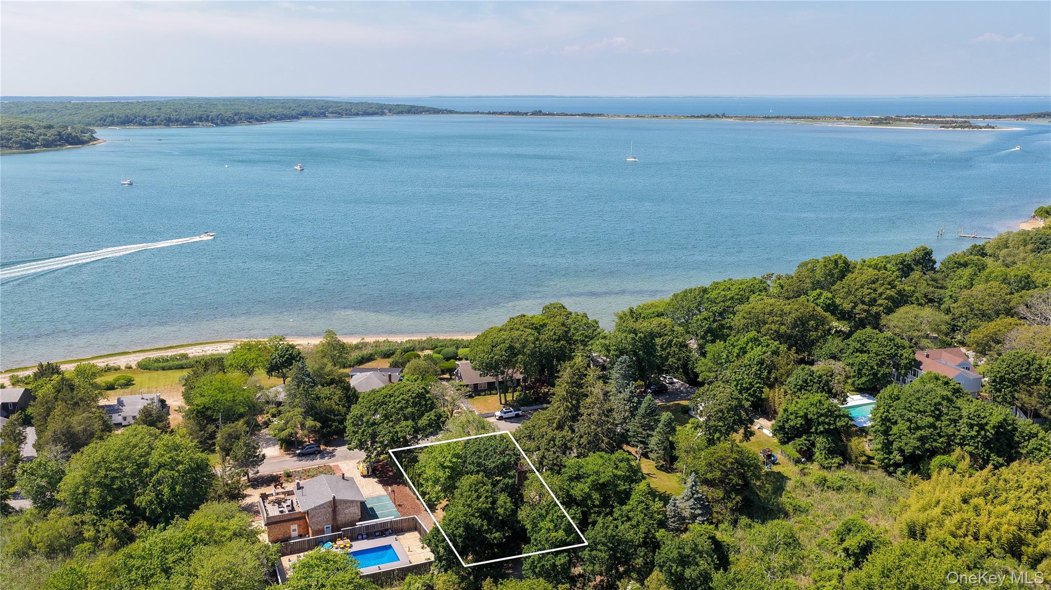 Home in East Hampton, NY 11937 — photo 2