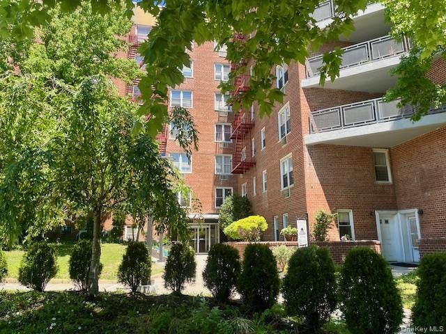 15105 Cross Island Parkway 1D — photo