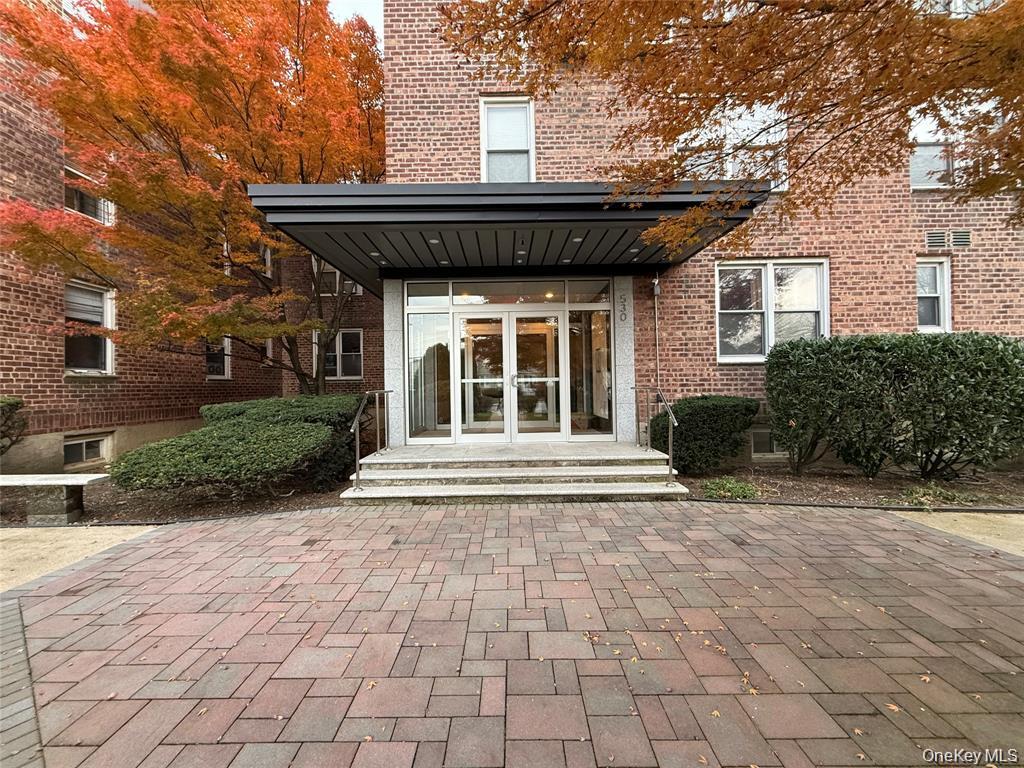 530 Dubois Avenue 7C — photo