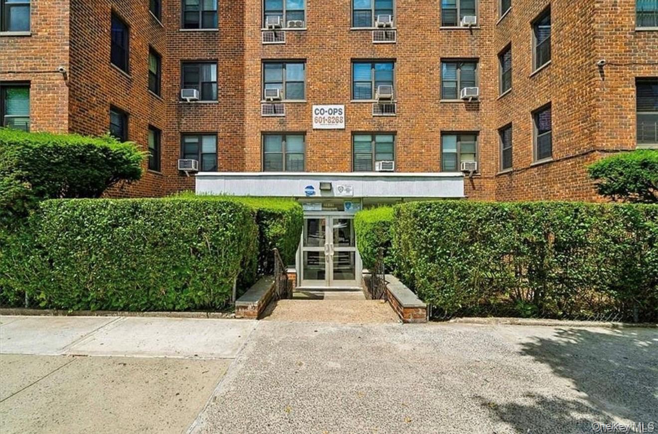 2835 Webb Avenue 6E — photo