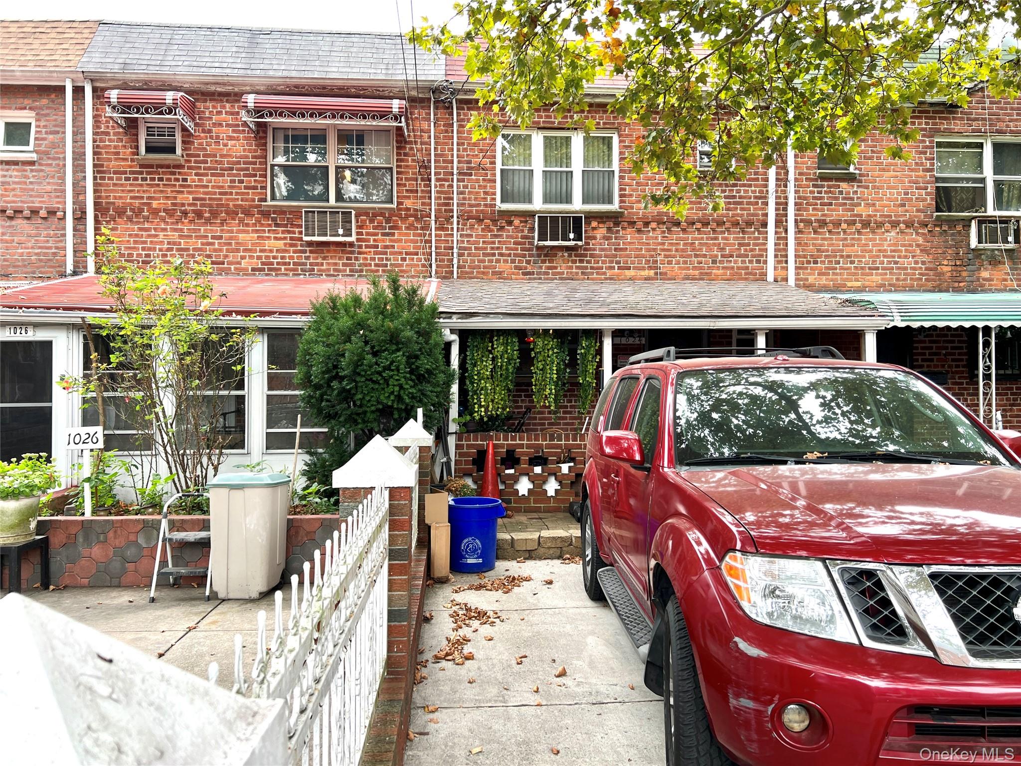 1024 Hendrix Street — photo