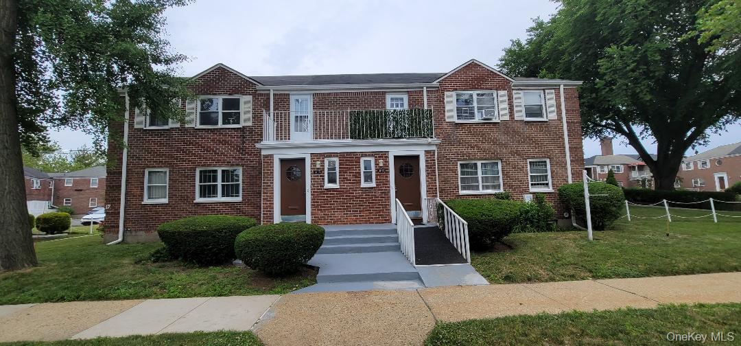 13178 Laurelton Parkway Upper — photo