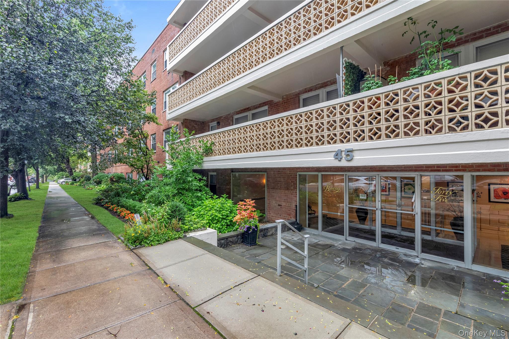 45 Hill Park Avenue 3D — photo