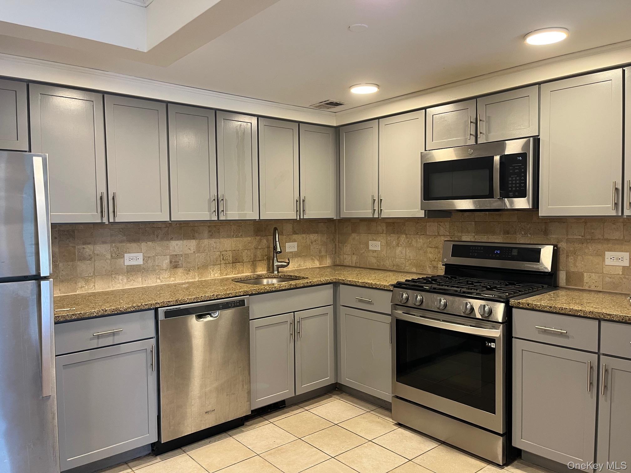 143-41 84th Drive 6E — photo