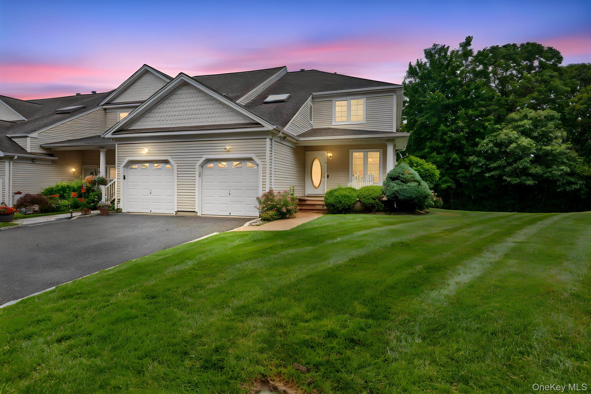 16 Lindbergh Circle — photo