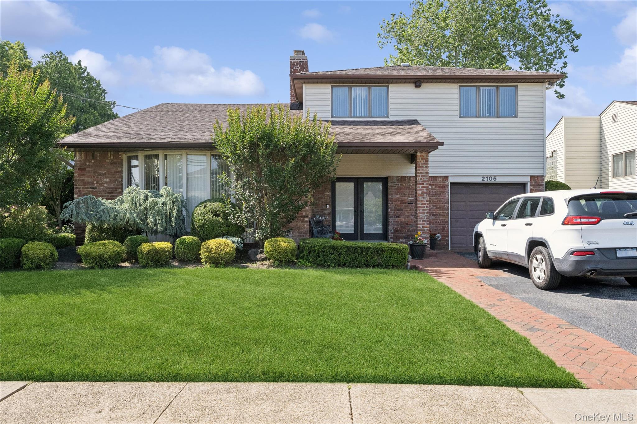 2105 Holland Way — photo