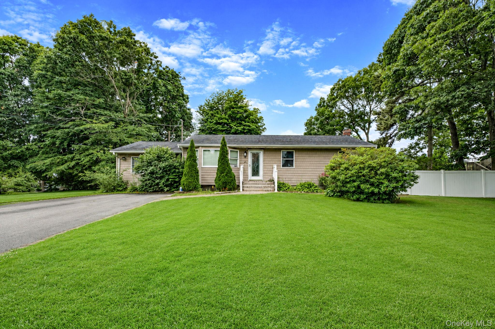 2 Amarr Drive — photo
