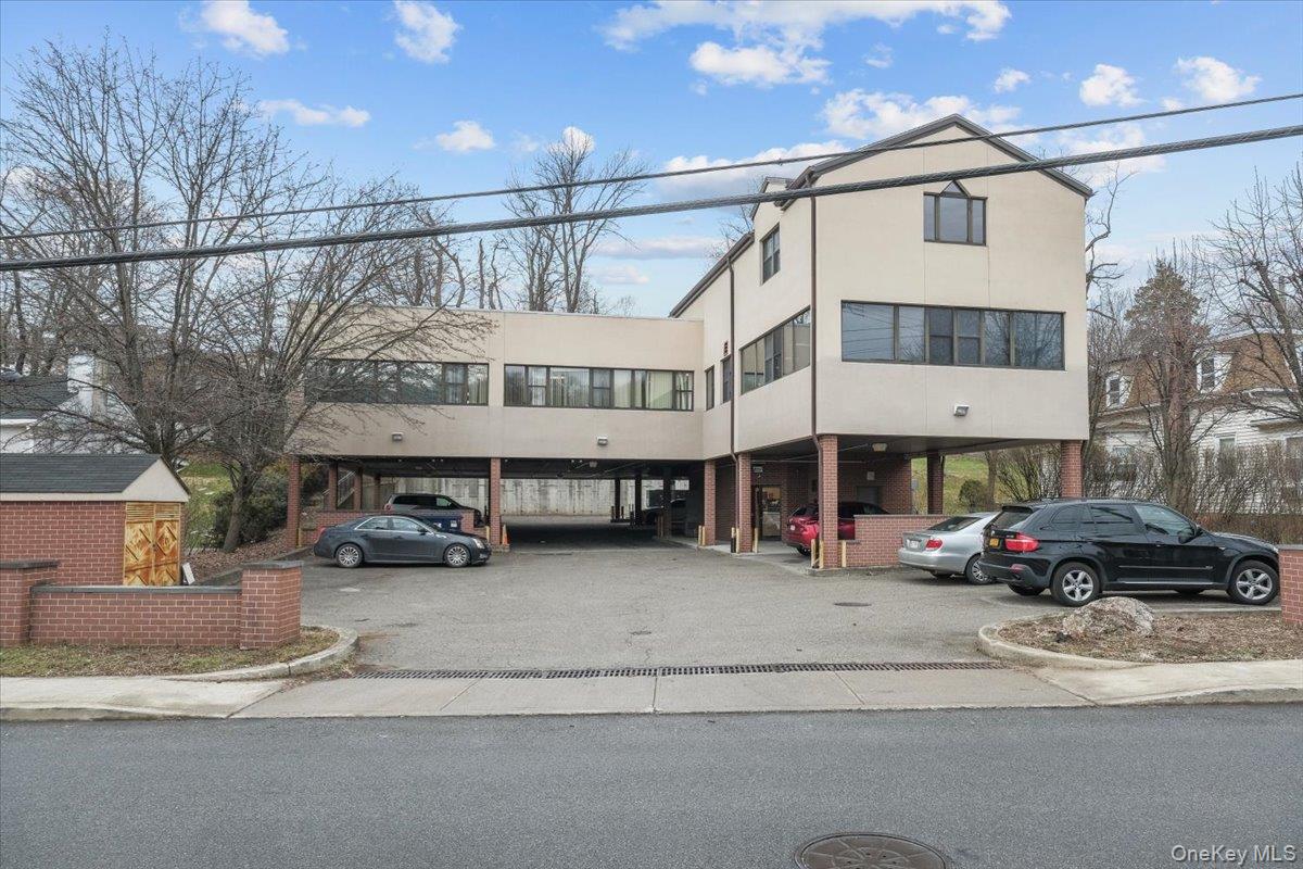 8 Revolutionary Road Executive Suite 204 — photo