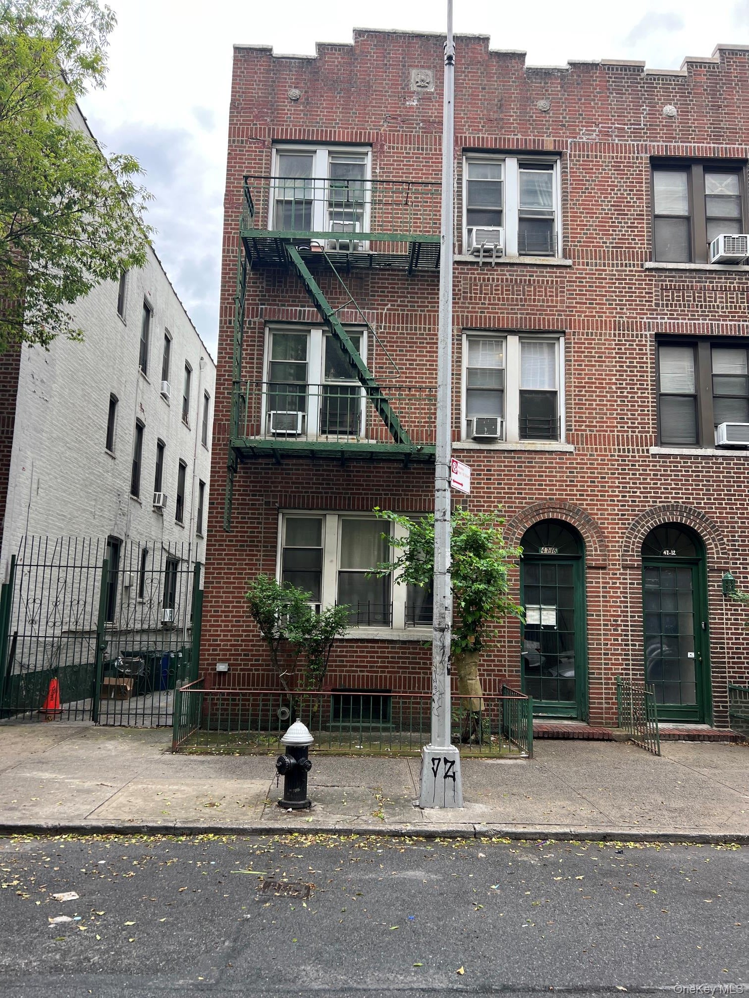 47-16 46 Street — photo