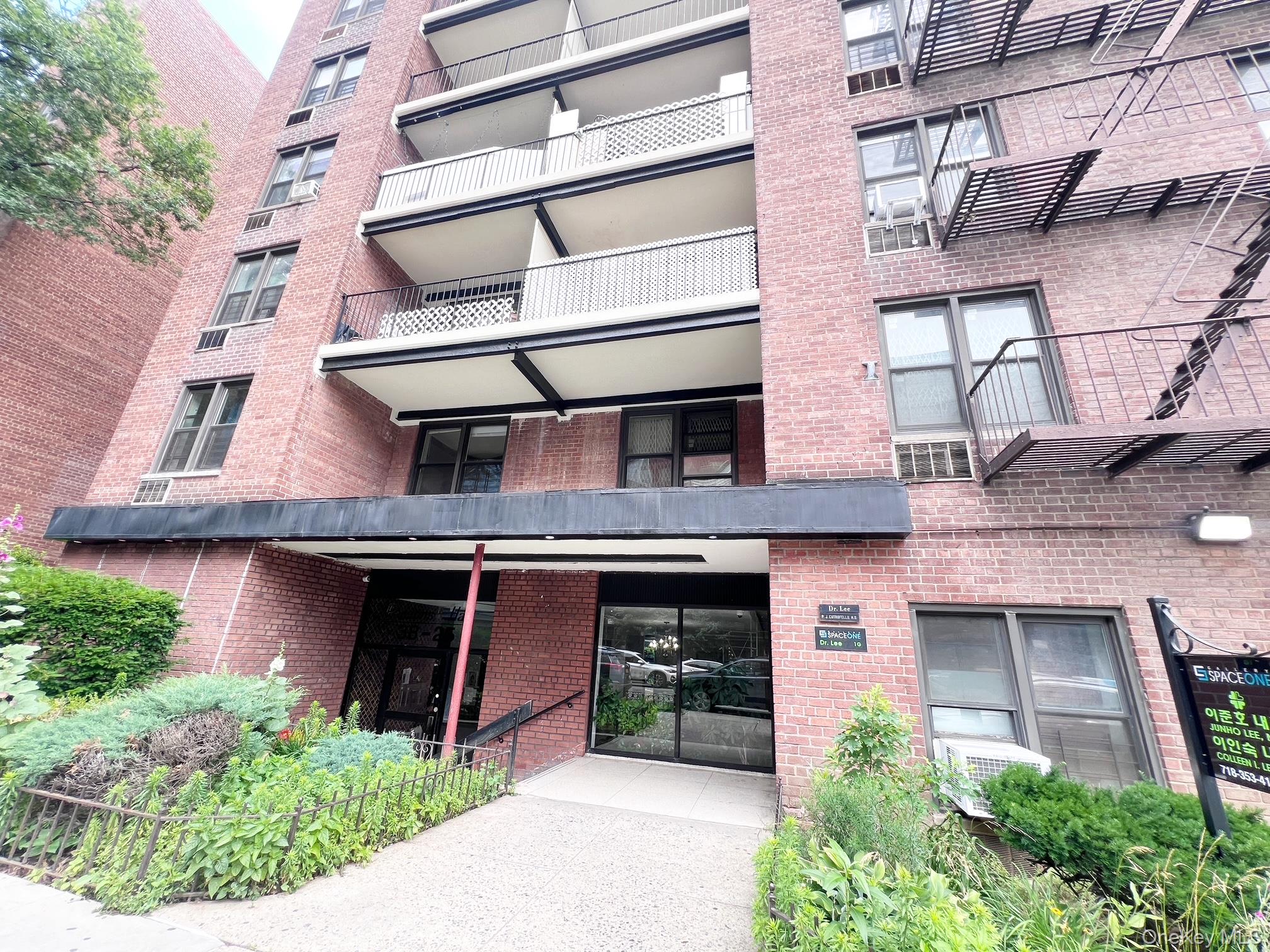 38-25 Parsons Boulevard 5a — photo