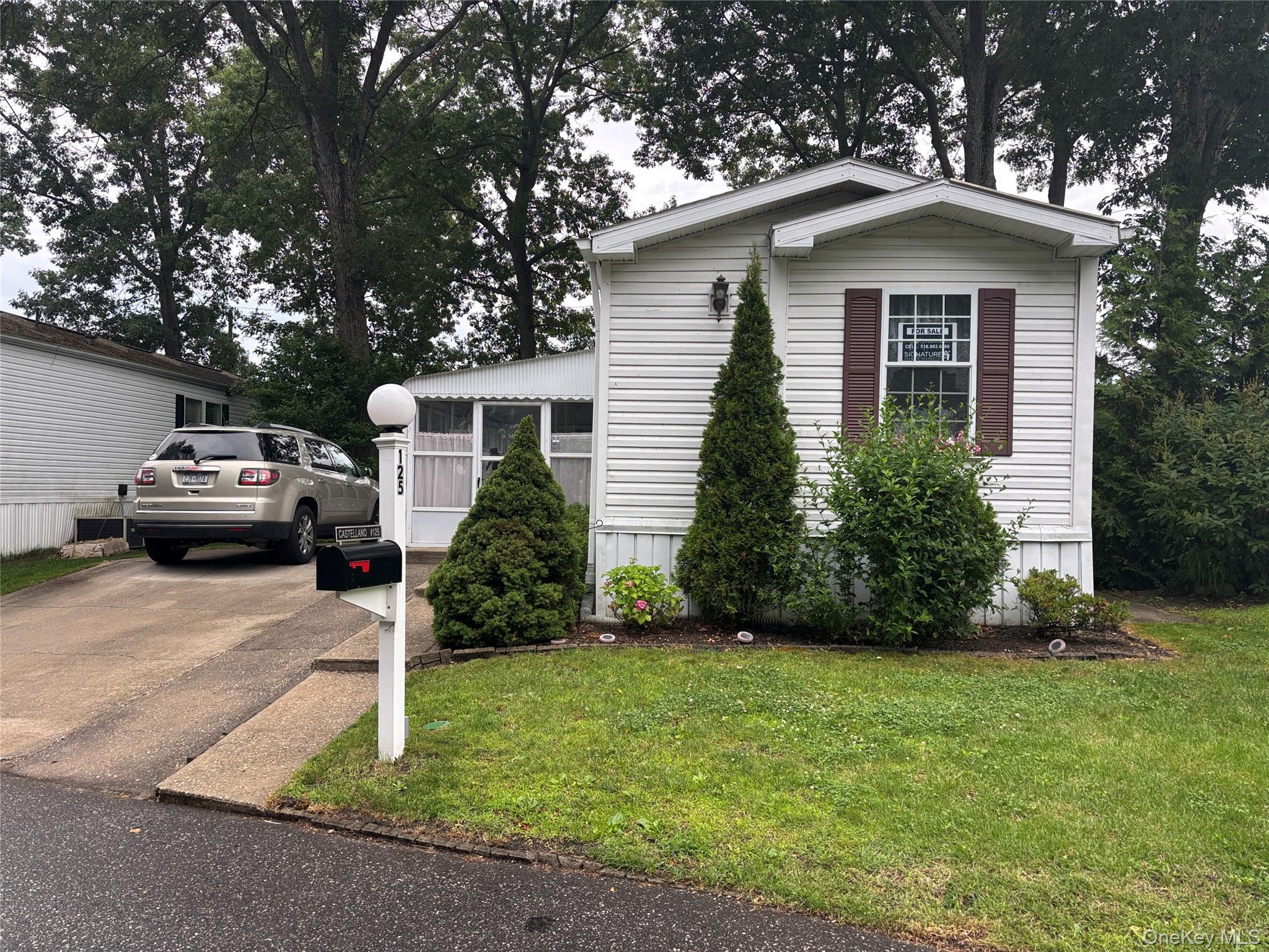 1661 Old Country Road 125 — photo