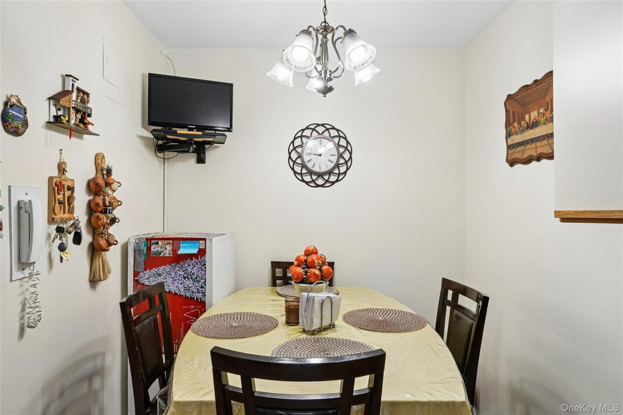 3305 90 Street 2D — photo