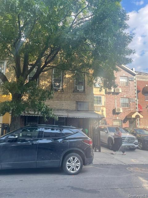 1490 Gates Avenue — photo