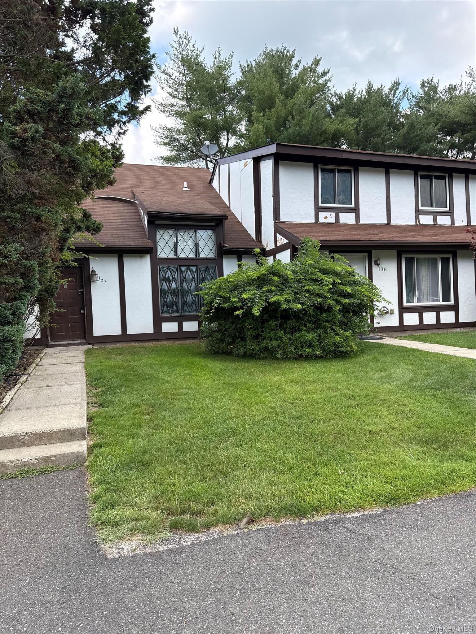 137 Fieldstone Court — photo