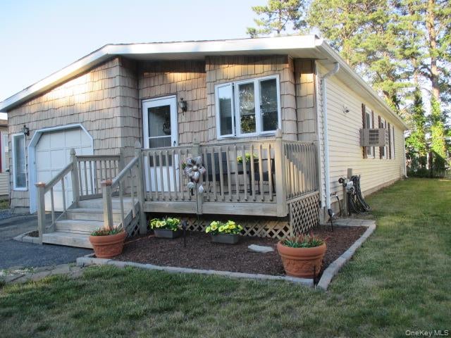 130 Village Circle W — photo