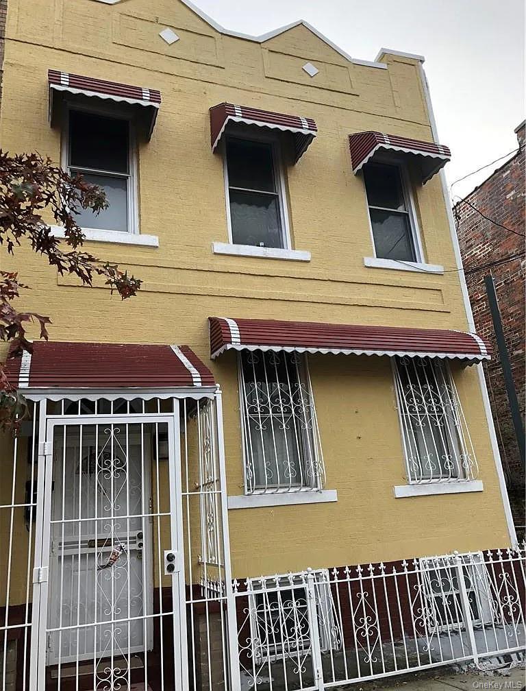 736 E 221st Street — photo