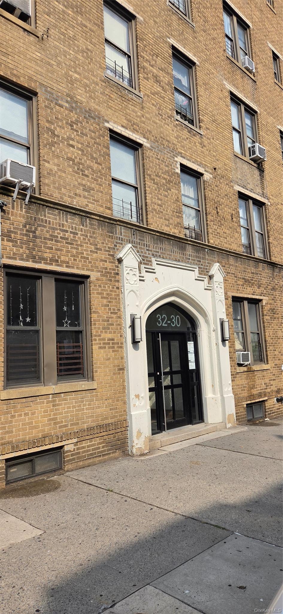 32-30 93 Street C8 — photo